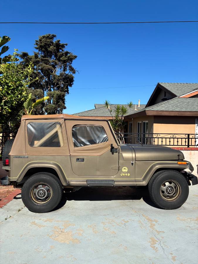 Jeep-wrangler-sahara-edition-1989-green-2