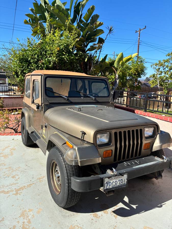 Jeep-wrangler-sahara-edition-1989-green-4