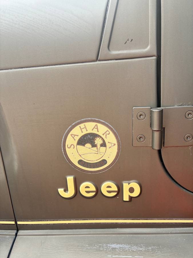 Jeep-wrangler-sahara-edition-1989-green-6