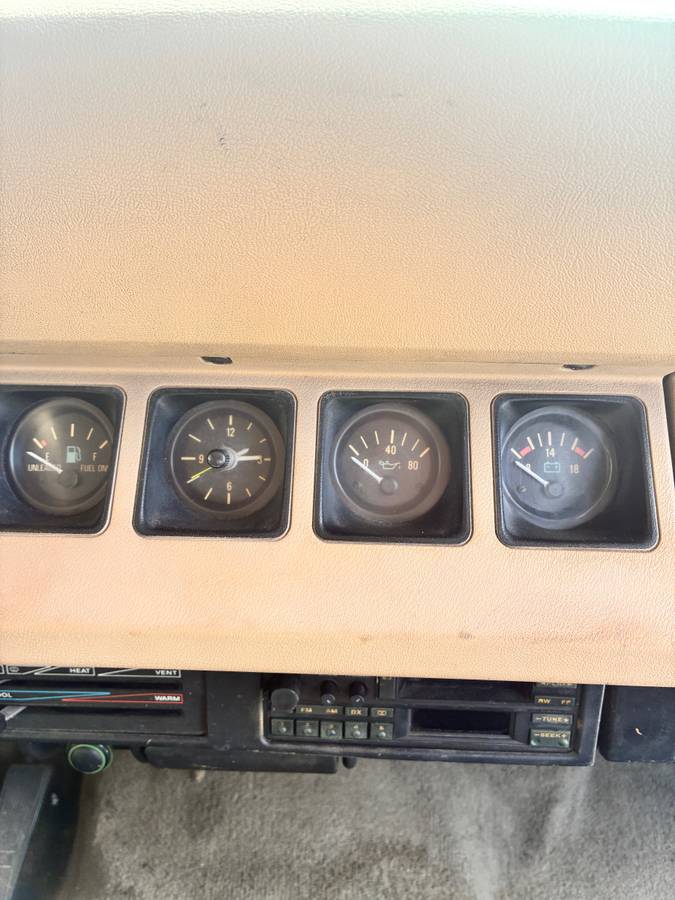 Jeep-wrangler-sahara-edition-1989-green-9