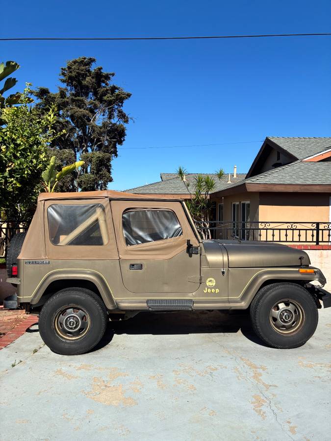 Jeep-wrangler-sahara-edition-1989-green