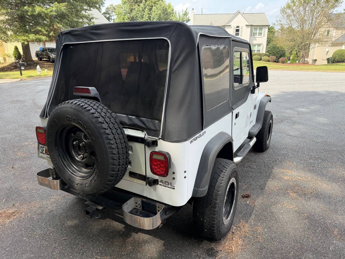 Jeep-wrangler-se-1994-white-3