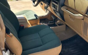 Jeep-wrangler-unlimited-sahara-1997-white-1