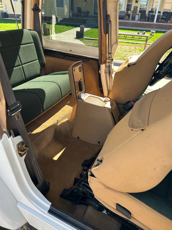 Jeep-wrangler-unlimited-sahara-1997-white-4