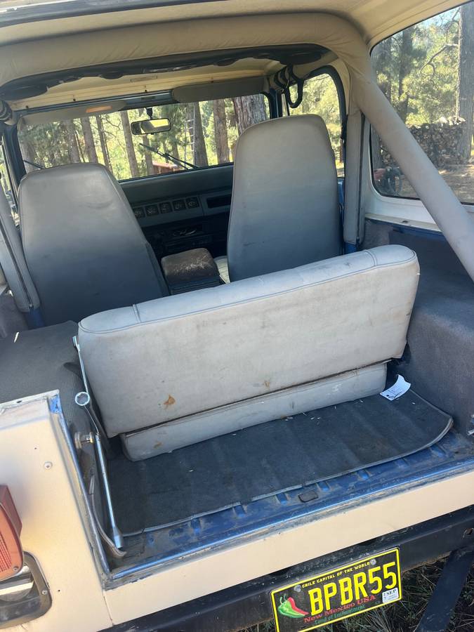 Jeep-wrangler-yj-1988-custom-3