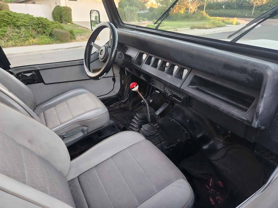 Jeep-wrangler-yj-1991-black-4