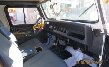 Jeep-wrangler-yj-1992-white-1
