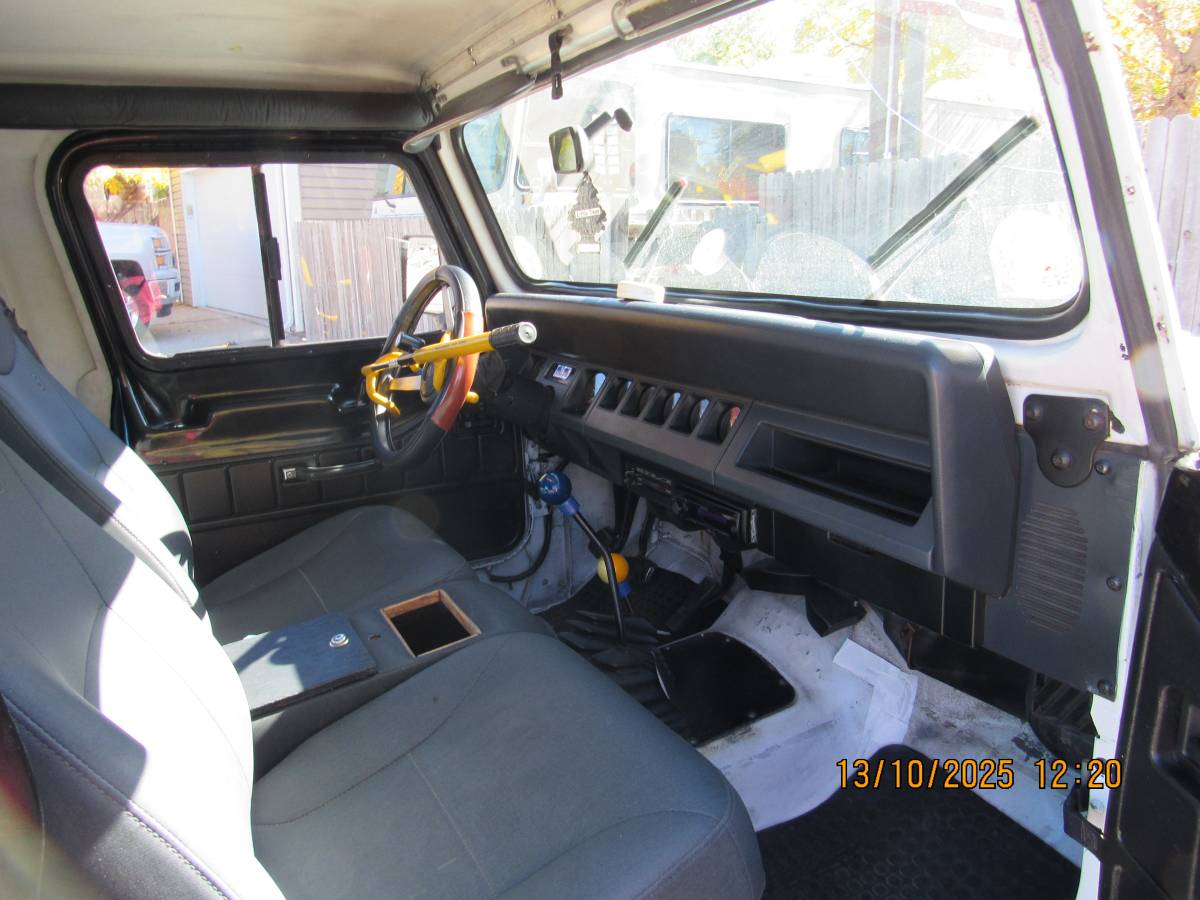 Jeep-wrangler-yj-1992-white-1