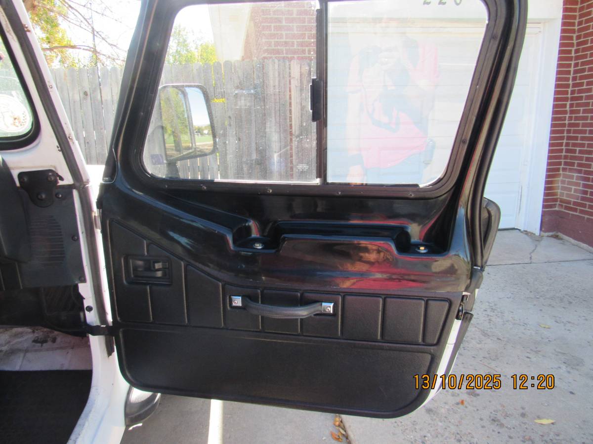 Jeep-wrangler-yj-1992-white-2