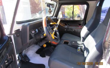 Jeep-wrangler-yj-1992-white-3