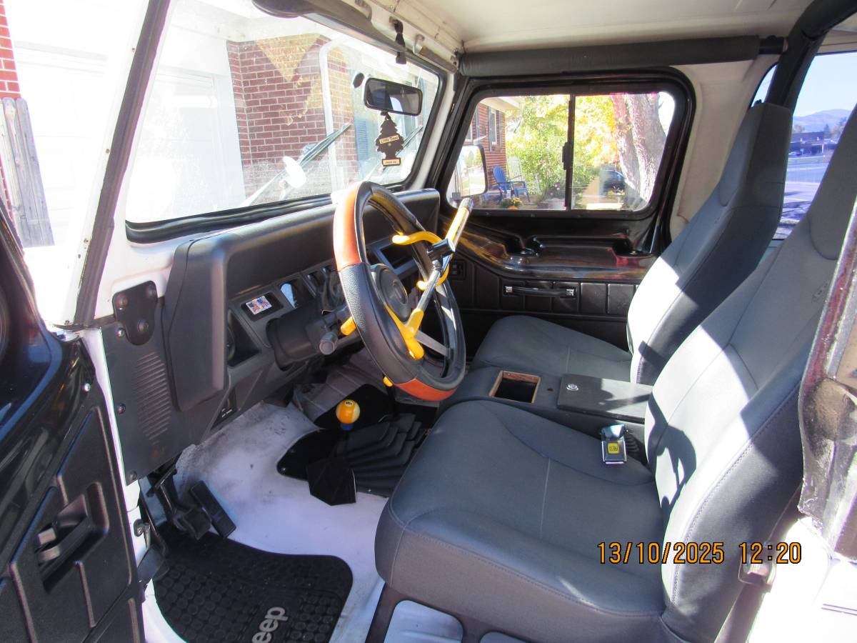 Jeep-wrangler-yj-1992-white-3