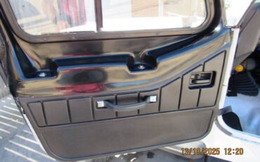 Jeep-wrangler-yj-1992-white-4