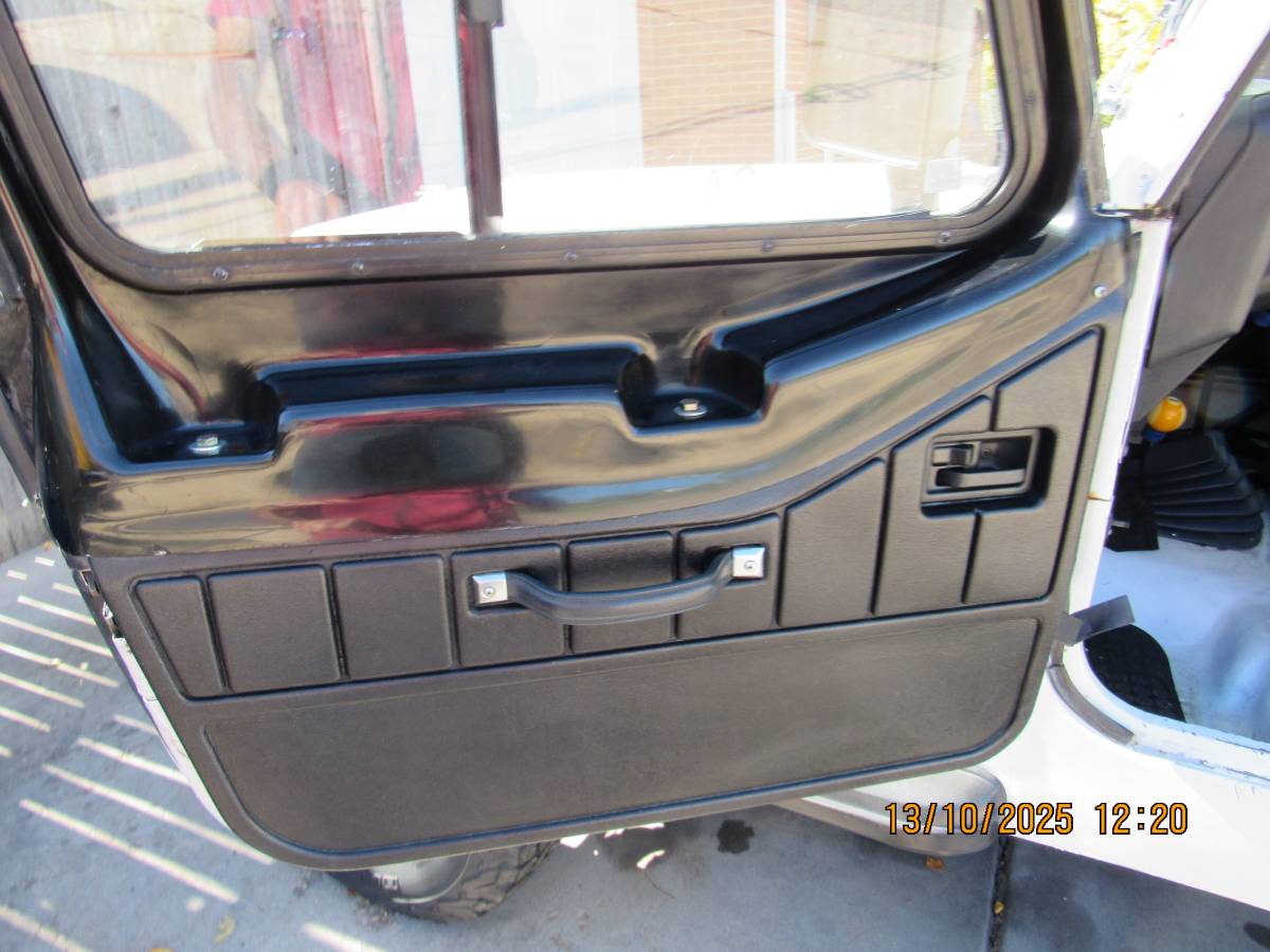 Jeep-wrangler-yj-1992-white-4