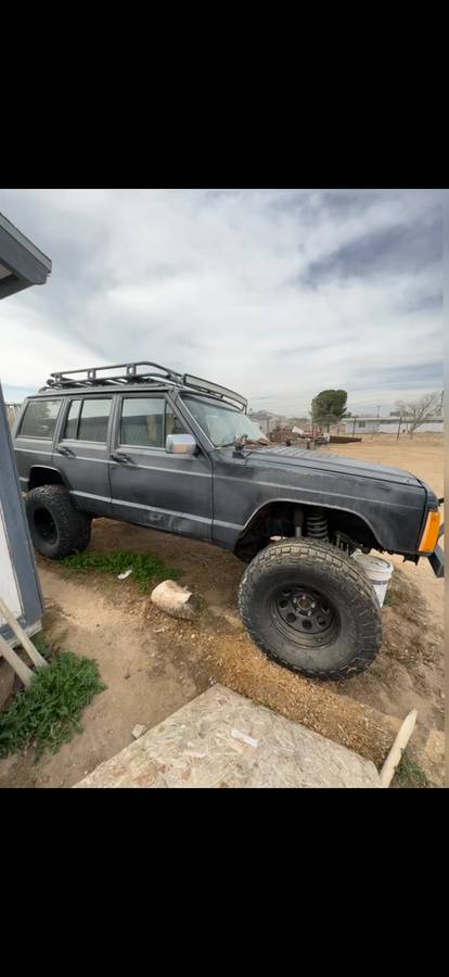 Jeep-xj-1990-black-3