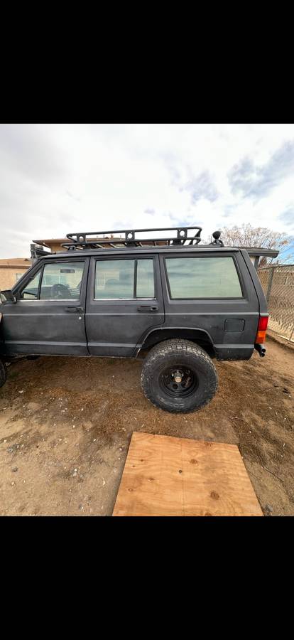 Jeep-xj-1990-black-4