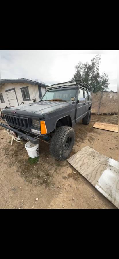 Jeep-xj-1990-black