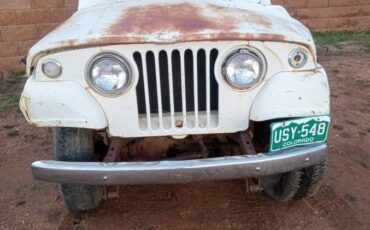Jeepster-commando-4wd-1968-white-1