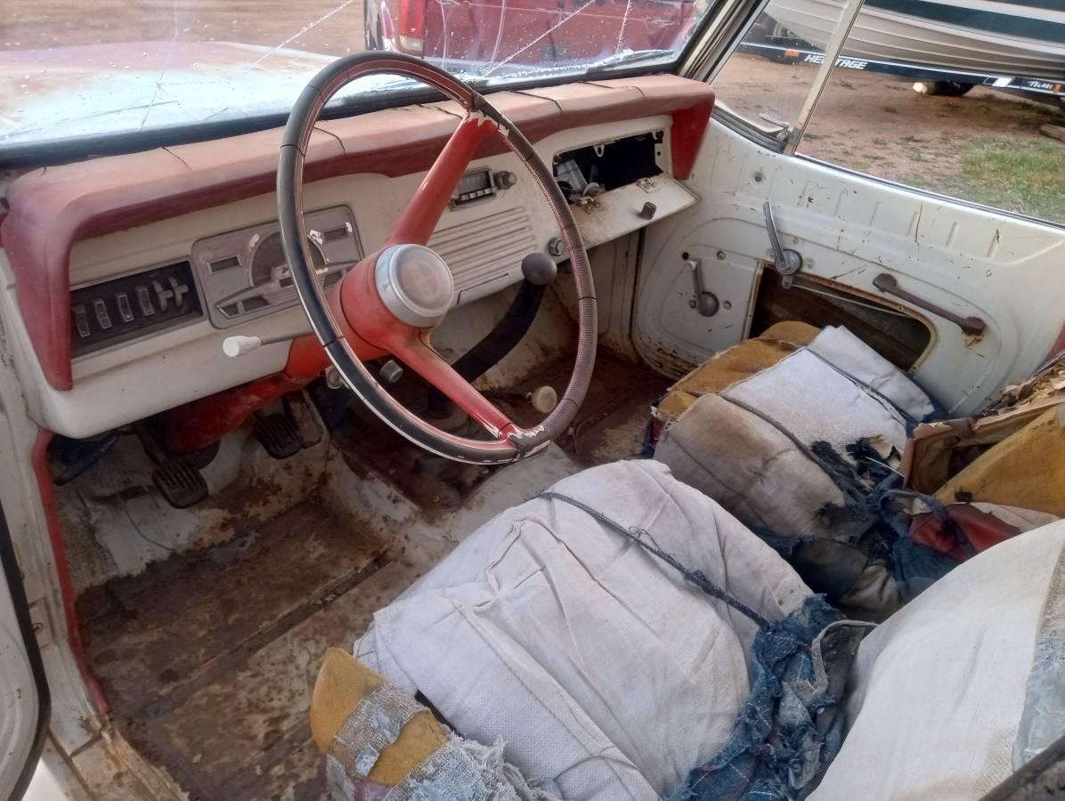 Jeepster-commando-4wd-1968-white-3