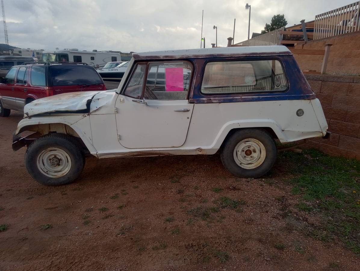 Jeepster-commando-4wd-1968-white-5
