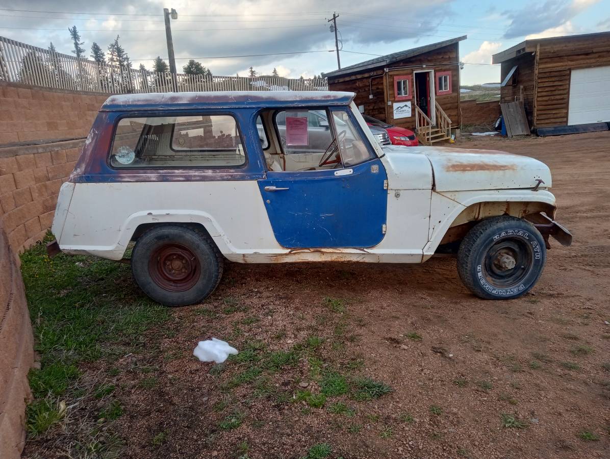 Jeepster-commando-4wd-1968-white