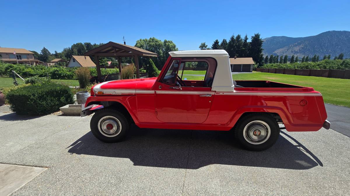 Jeepster-commando-4wd-1969-red-1