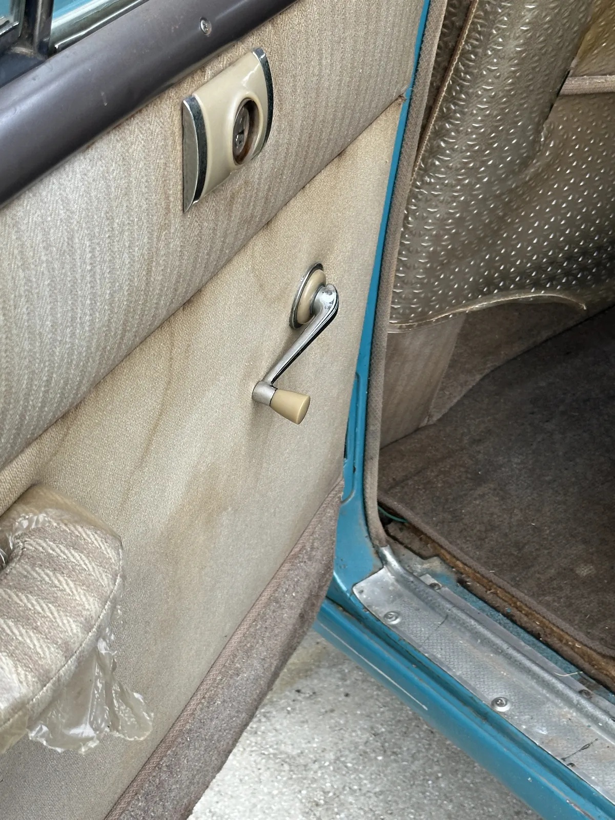 Kaiser-Special-1947-Blue-Tan-13