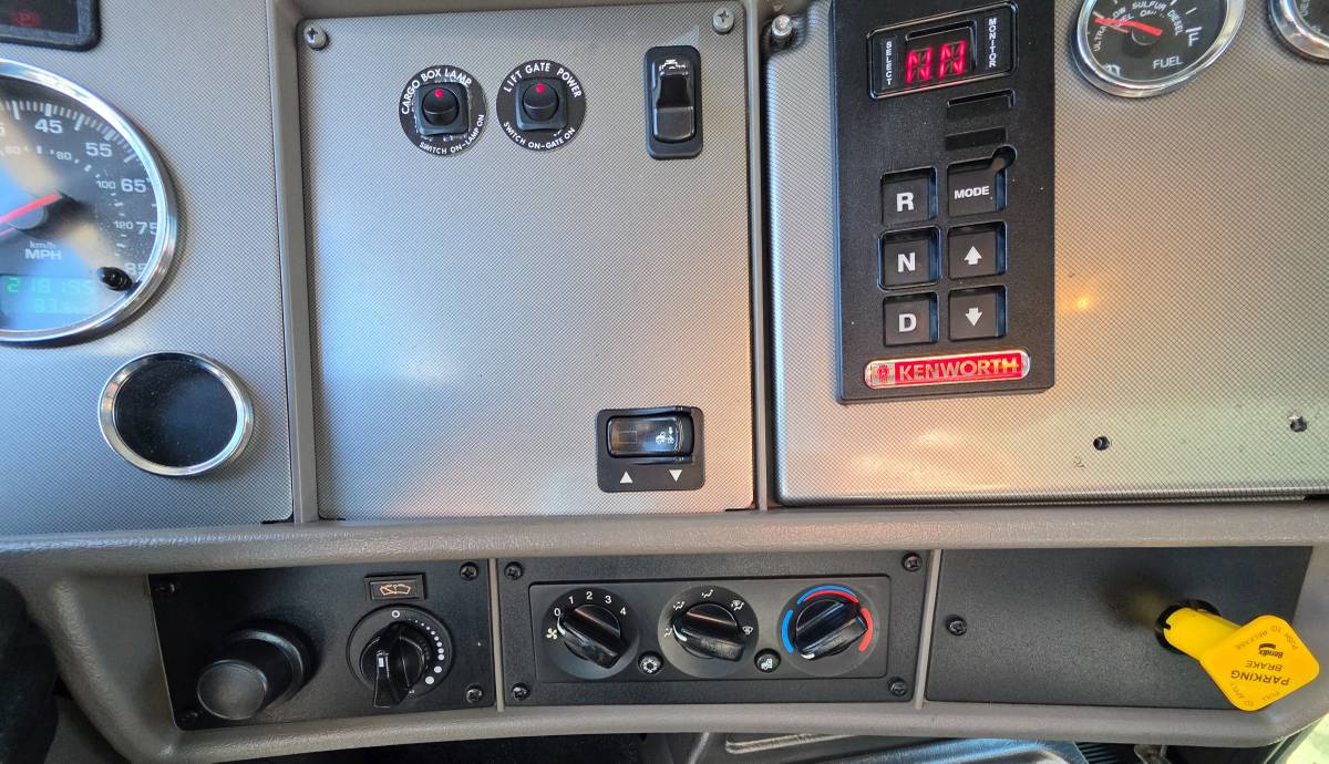Kenworth-548ch-diesel-1991-white-18