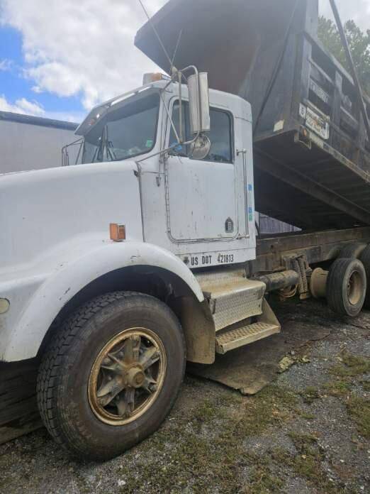 Kw-t800-triaxle-truck-diesel-1989-white-2