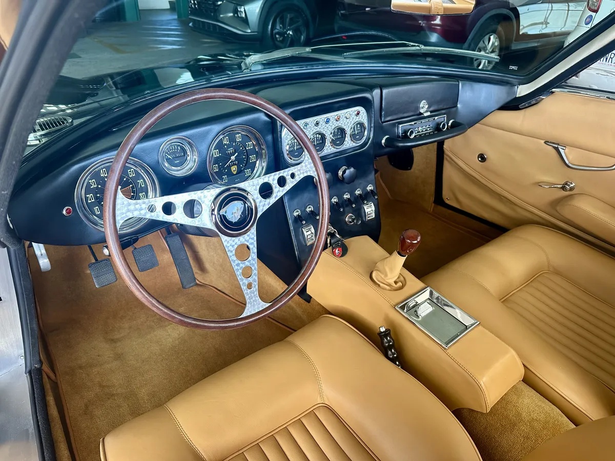 Lamborghini-350-gt-1965-Black-Tan-13
