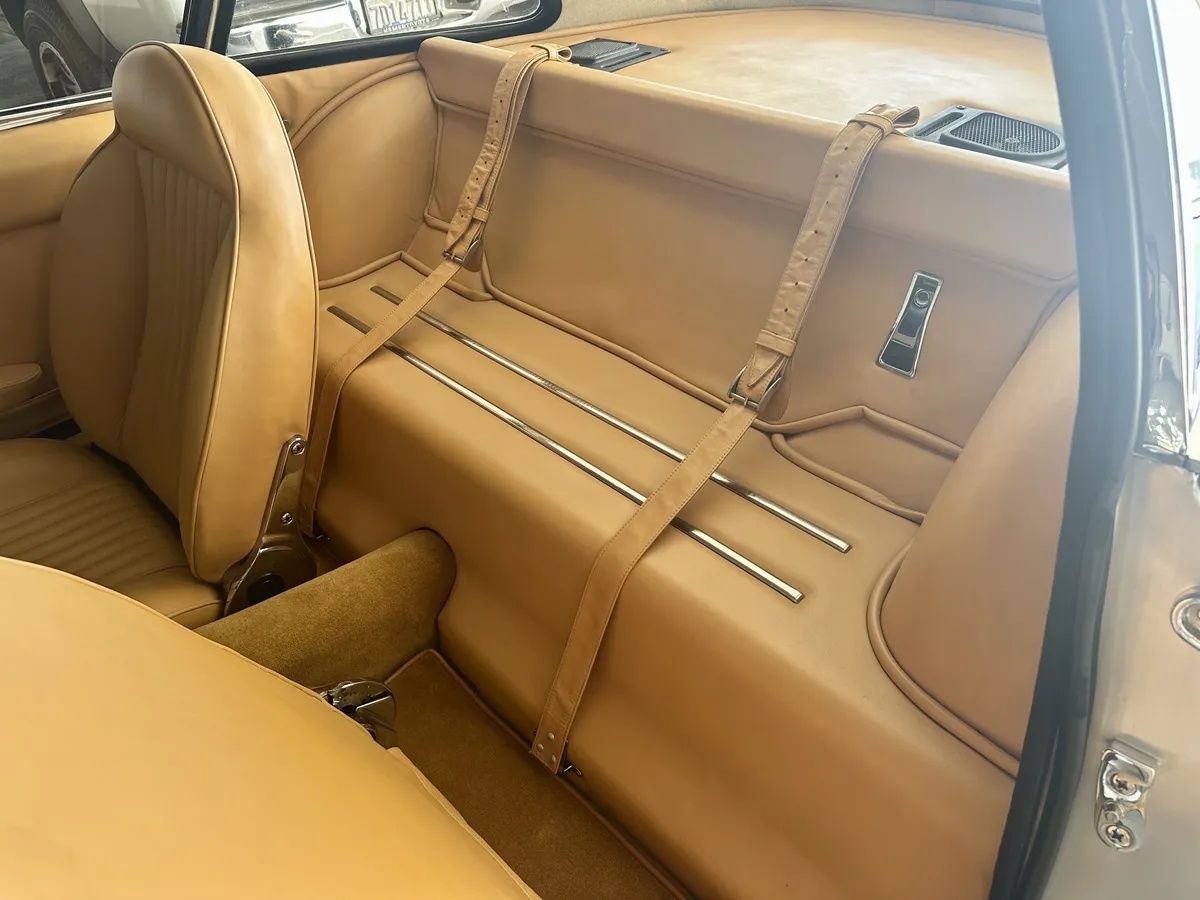 Lamborghini-350-gt-1965-Black-Tan-15