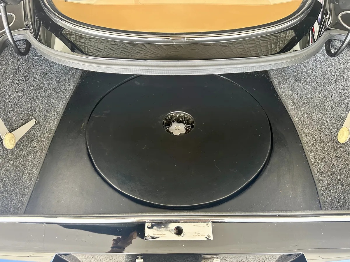 Lamborghini-350-gt-1965-Black-Tan-18