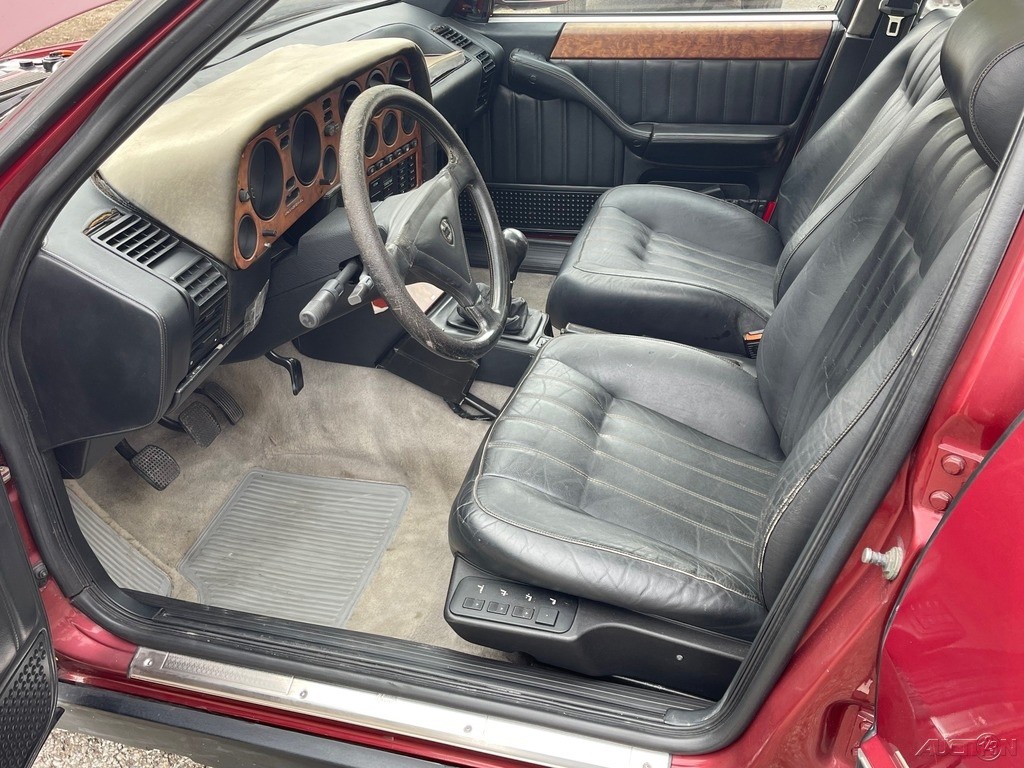 Lancia-Thema-1991-Sedan-13