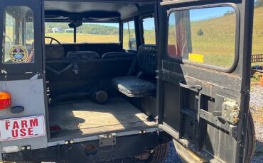 Land-Rover-3-1974-SUV-10
