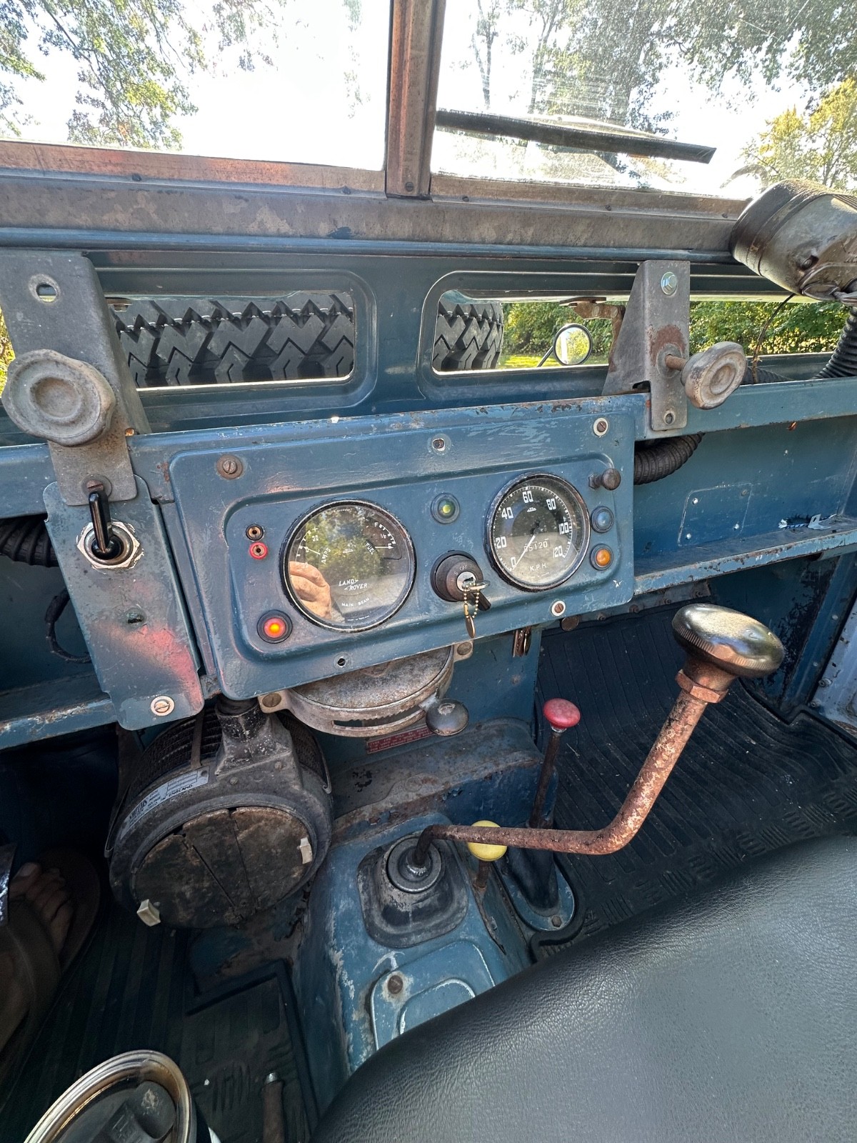 Land-Rover-Defender-1959-Convertible-3
