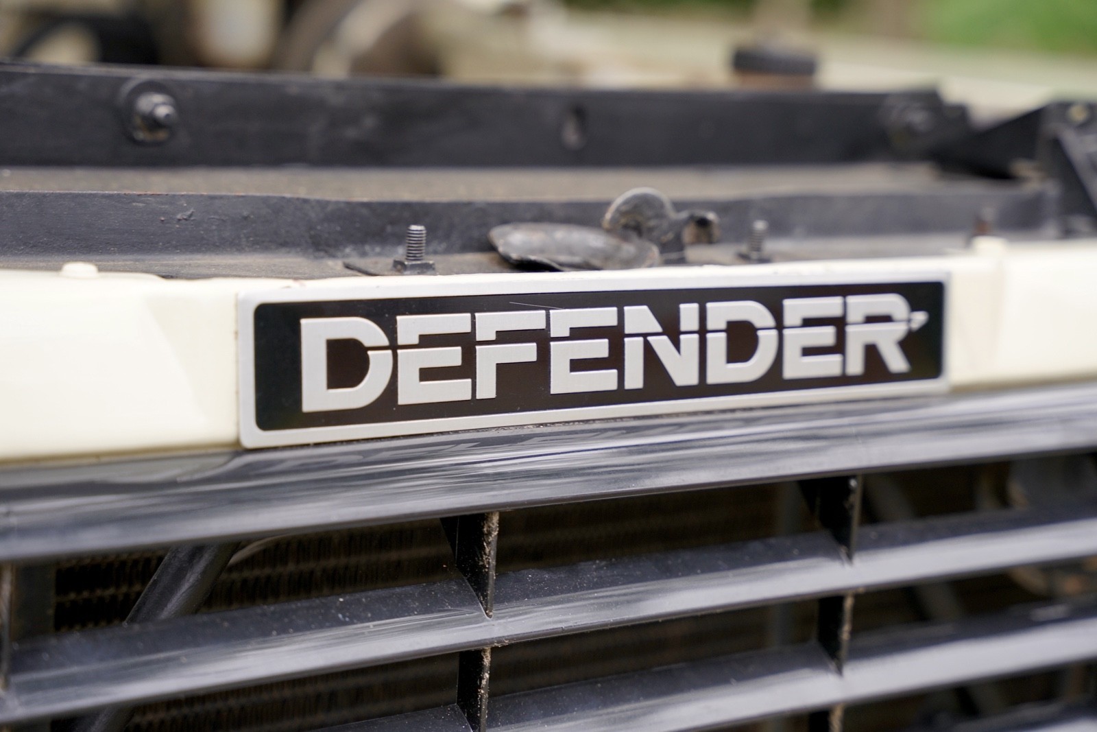 Land-Rover-Defender-1990-SUV-8