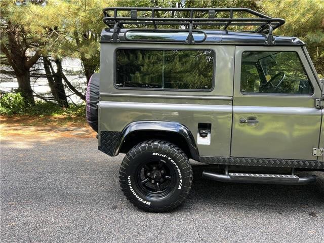 Land-Rover-Defender-1991-11