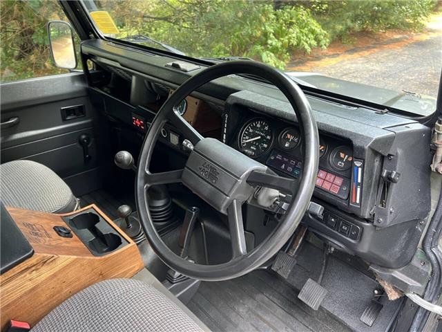 Land-Rover-Defender-1991-28