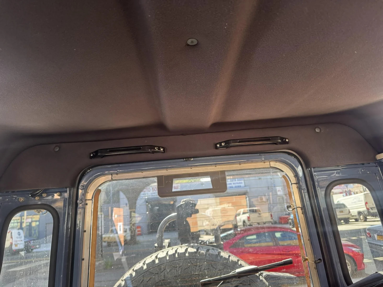 Land-Rover-Defender-1991-SUV-15