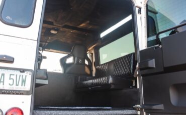 Land-Rover-Defender-1992-16