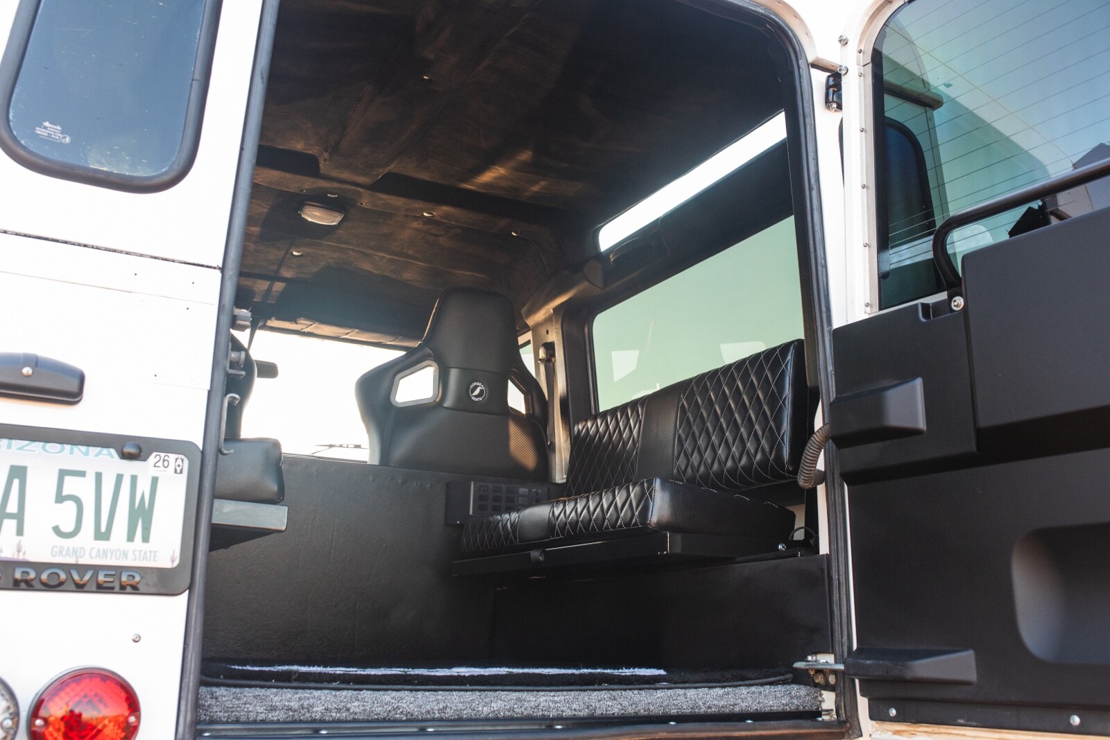Land-Rover-Defender-1992-16