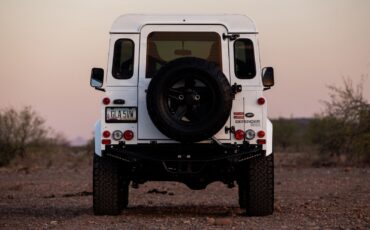 Land-Rover-Defender-1992-23