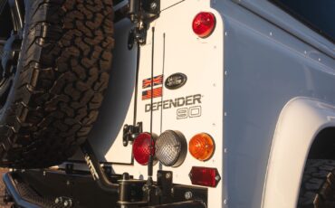 Land-Rover-Defender-1992-24