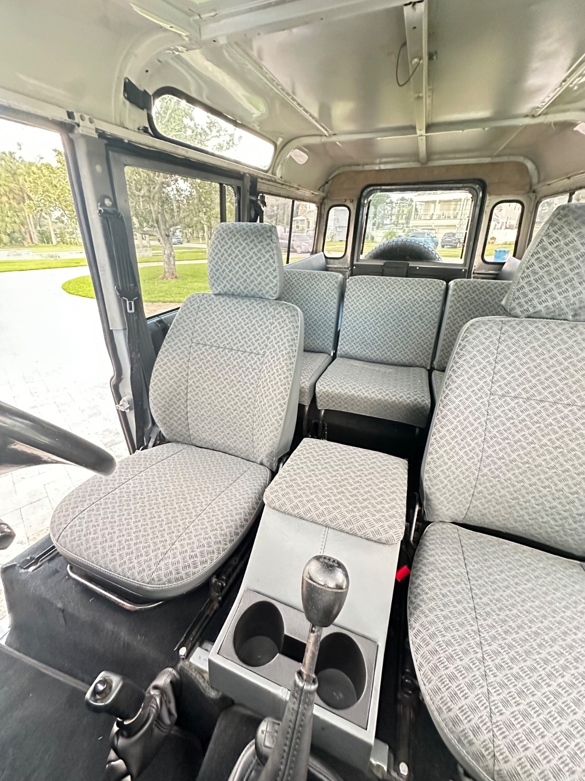 Land-Rover-Defender-1992-SUV-10