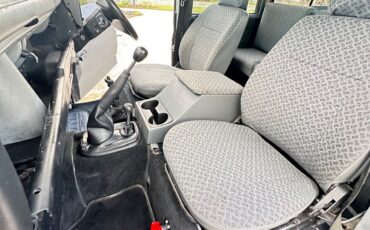 Land-Rover-Defender-1992-SUV-11