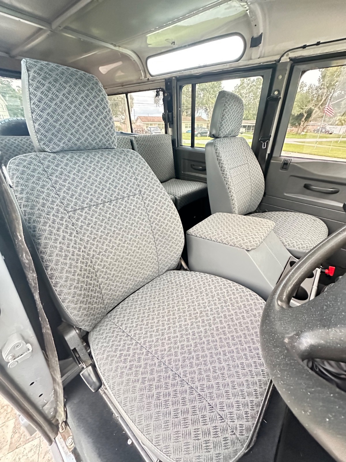 Land-Rover-Defender-1992-SUV-12