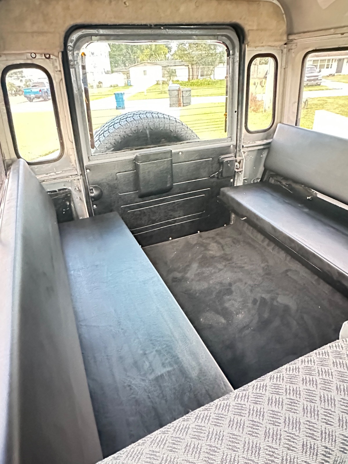 Land-Rover-Defender-1992-SUV-14