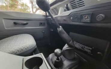 Land-Rover-Defender-1992-SUV-22