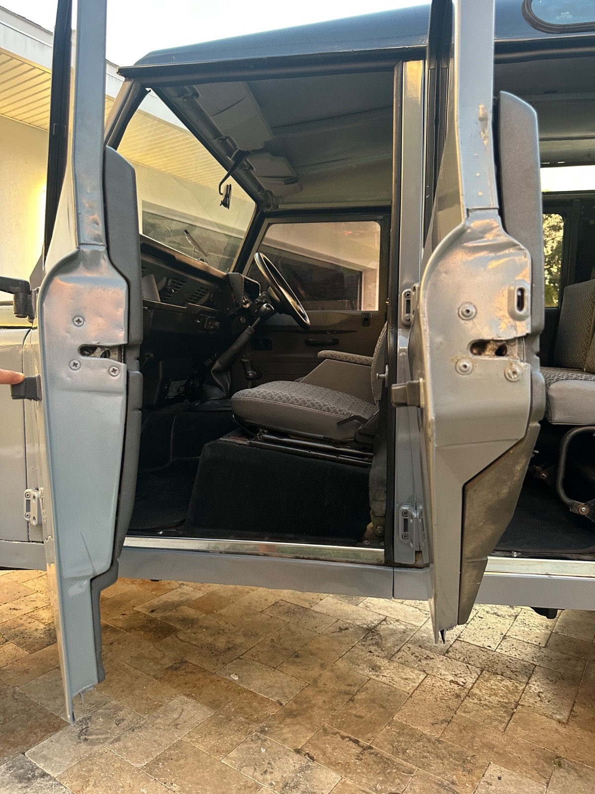 Land-Rover-Defender-1992-SUV-24
