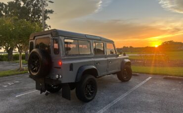 Land-Rover-Defender-1992-SUV-4