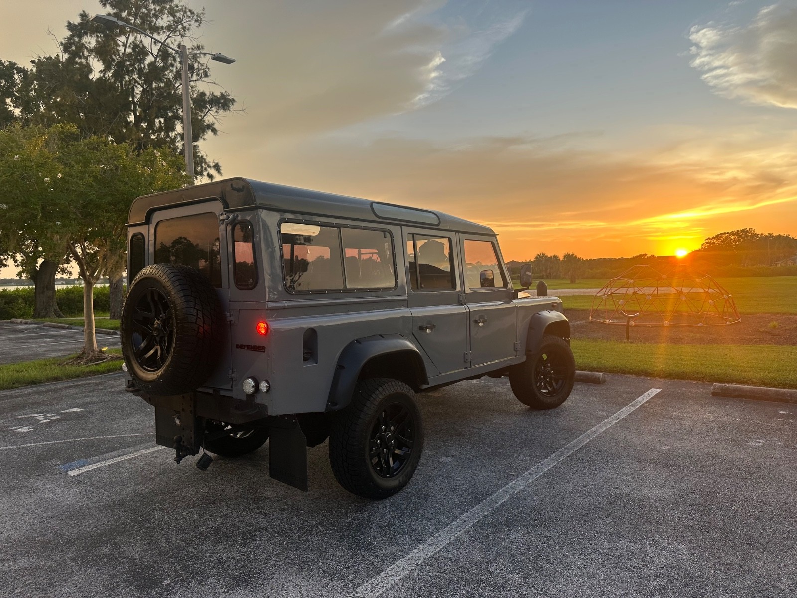Land-Rover-Defender-1992-SUV-4
